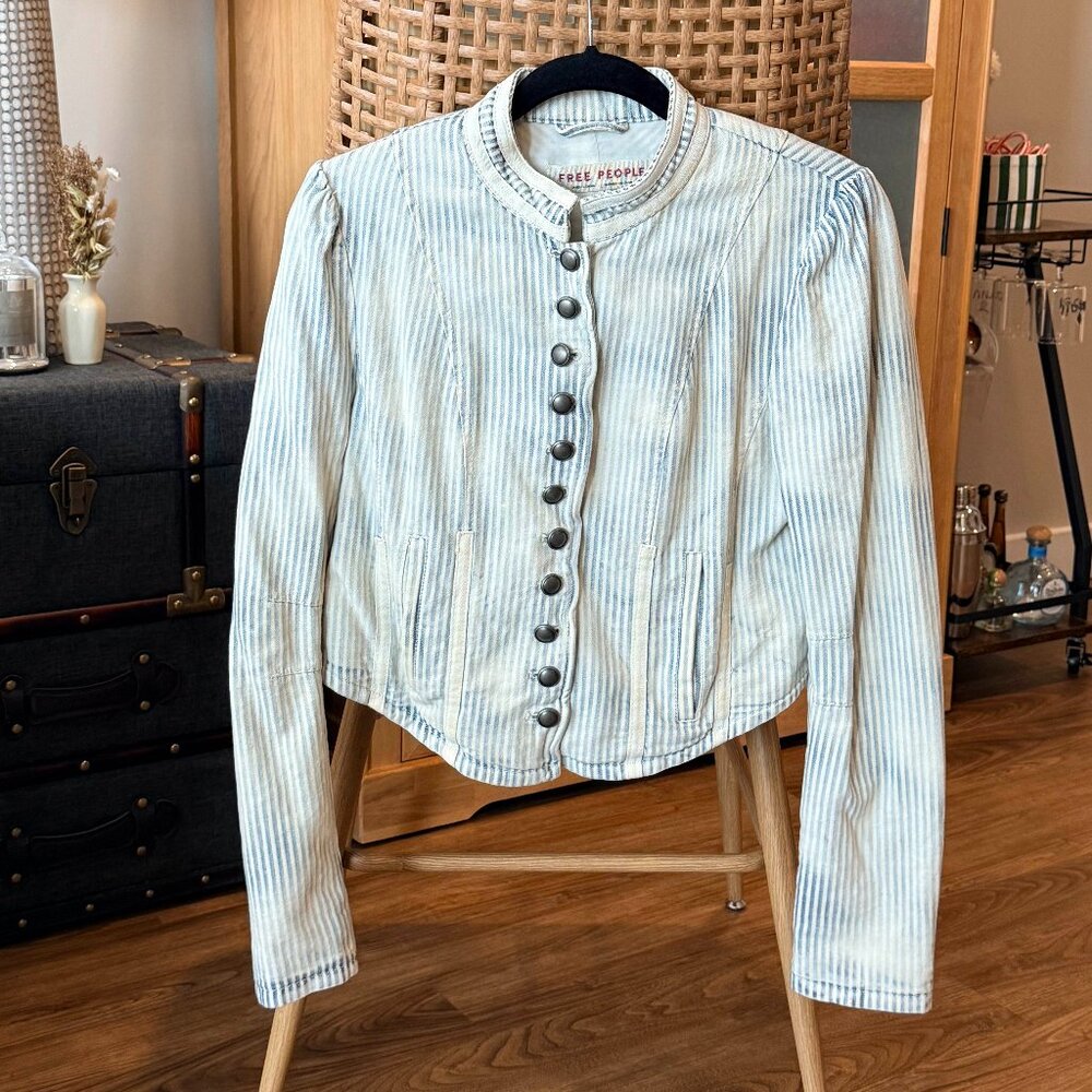 Free People Cropped Striped Denim Jacket – Size S (Fits S–M)